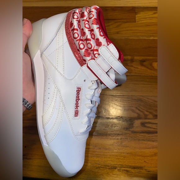 Reebok new sneakers with hearts, unisex  size 5.5 men or 7.5 women - 24 cm - Picture 7 of 7